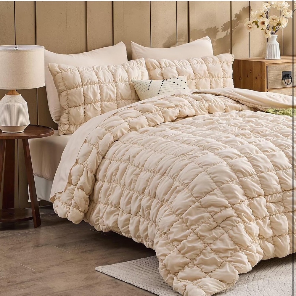 7 pcs comforter set Elegant Cream Quilted Bedding Set
